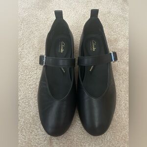 Clarks ‘Fawna’ Black Leather Flats